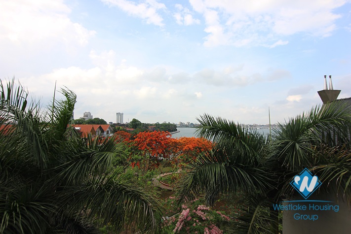 Splendid villa for rent on the lake in Tay Ho, Hanoi 